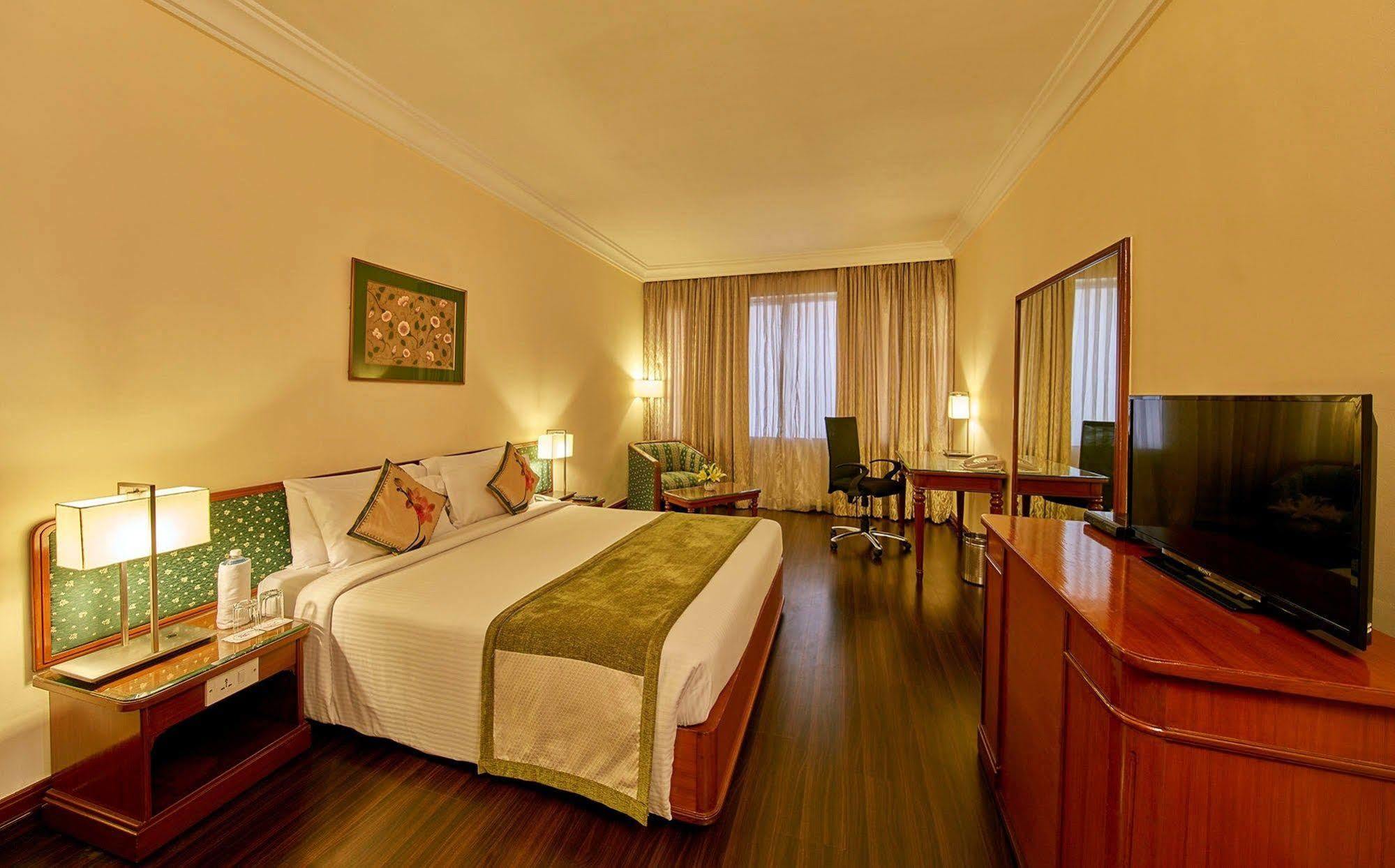 Royal Orchid Central Bangalore, Mg Road Екстер'єр фото