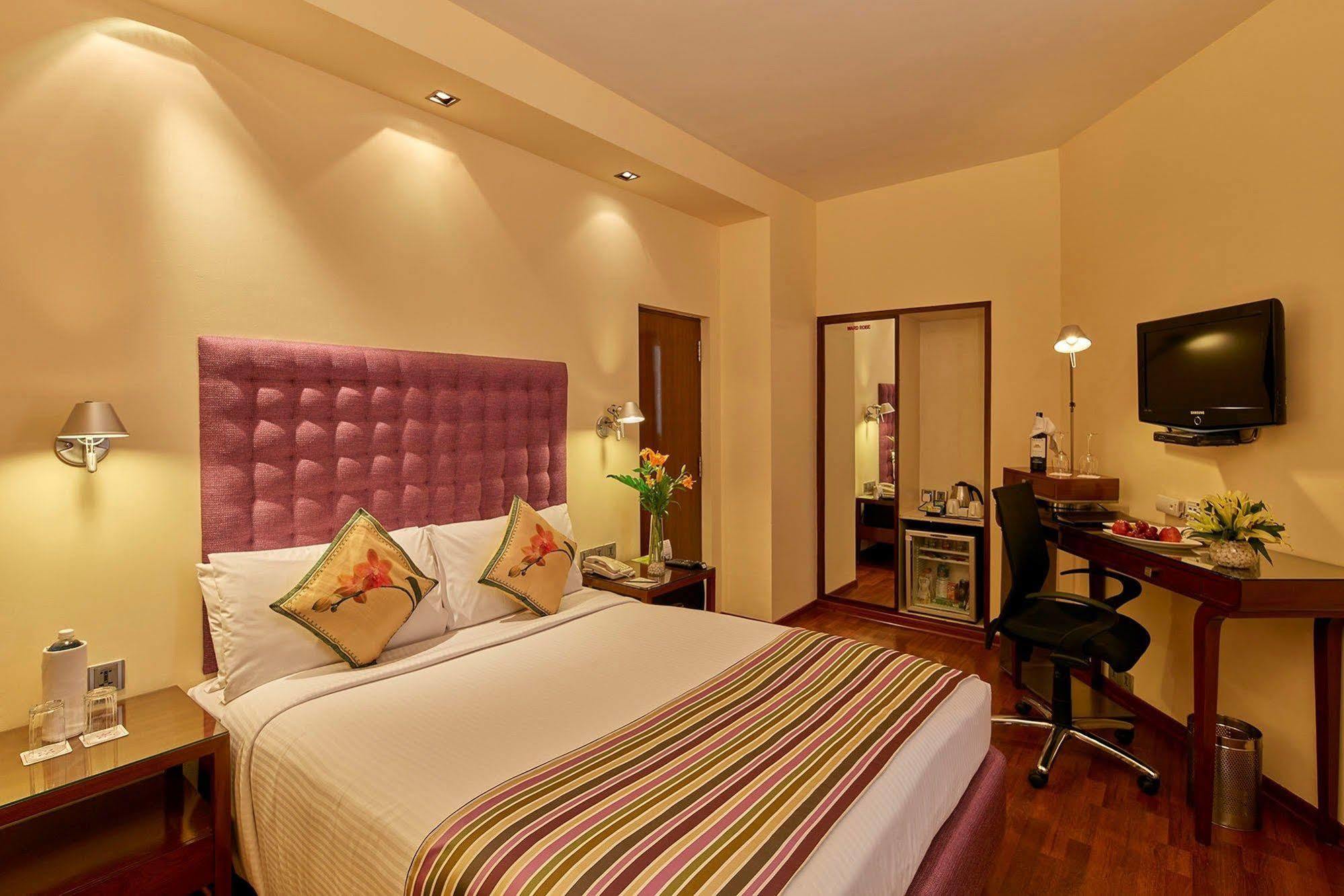 Royal Orchid Central Bangalore, Mg Road Екстер'єр фото